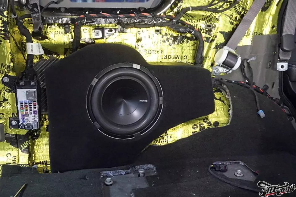 Chevrolet Tahoe. Полная шумоизоляция салона. Замена акустической системы с изготовлением стелса под сабвуфер.